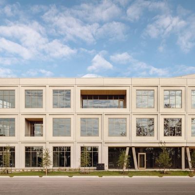 Prefab Commercial Steel Structure Office Building Windproof Wide Span ISO9001