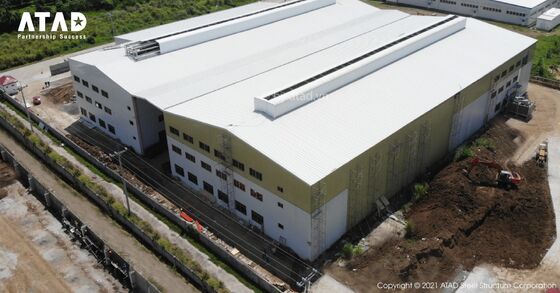 Aluminum windows office building incorporating Floor Deck Concrete designed for urban commercial developments and office complexes