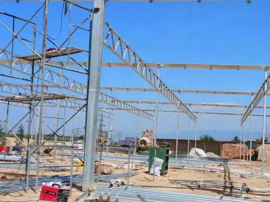 Continuous-span PE film greenhouse, used to enhance and accelerate the ripening of vegetables